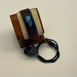 Fitbit charge 4 (tested, purple, Charger included, excellent condition)